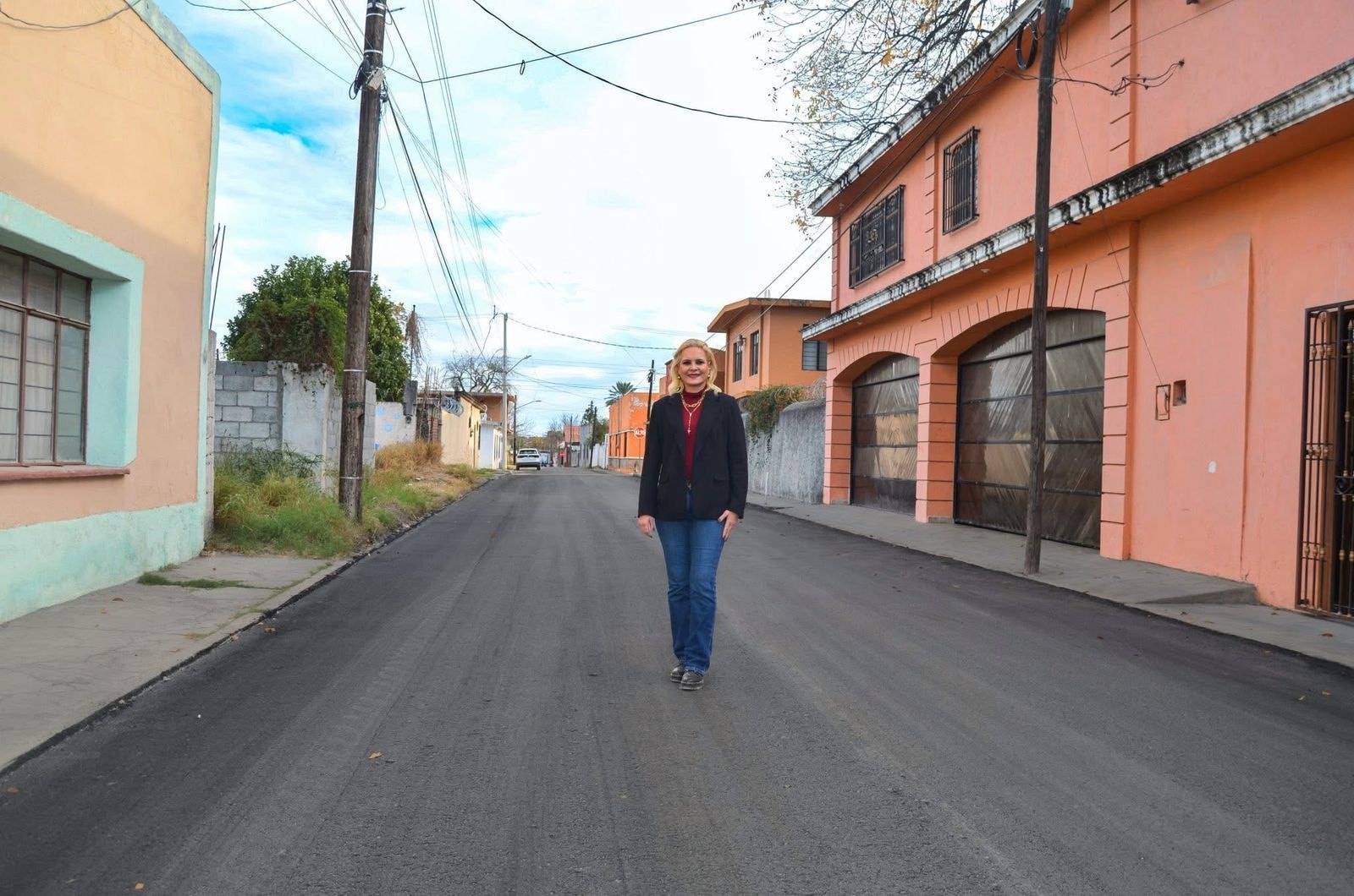 Entrega Laura pavimentación en la calle Elizardo Gutiérrez