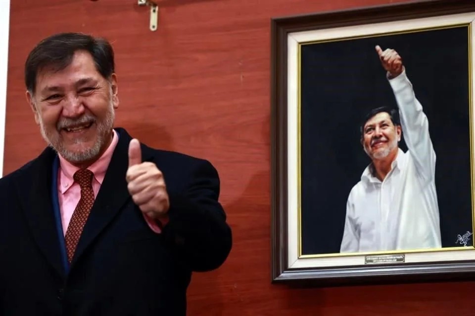Develan en el Senado retrato de Noroña