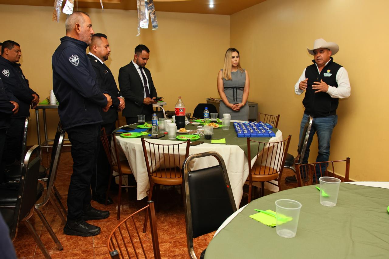 Celebra alcalde de Sabinas a policías