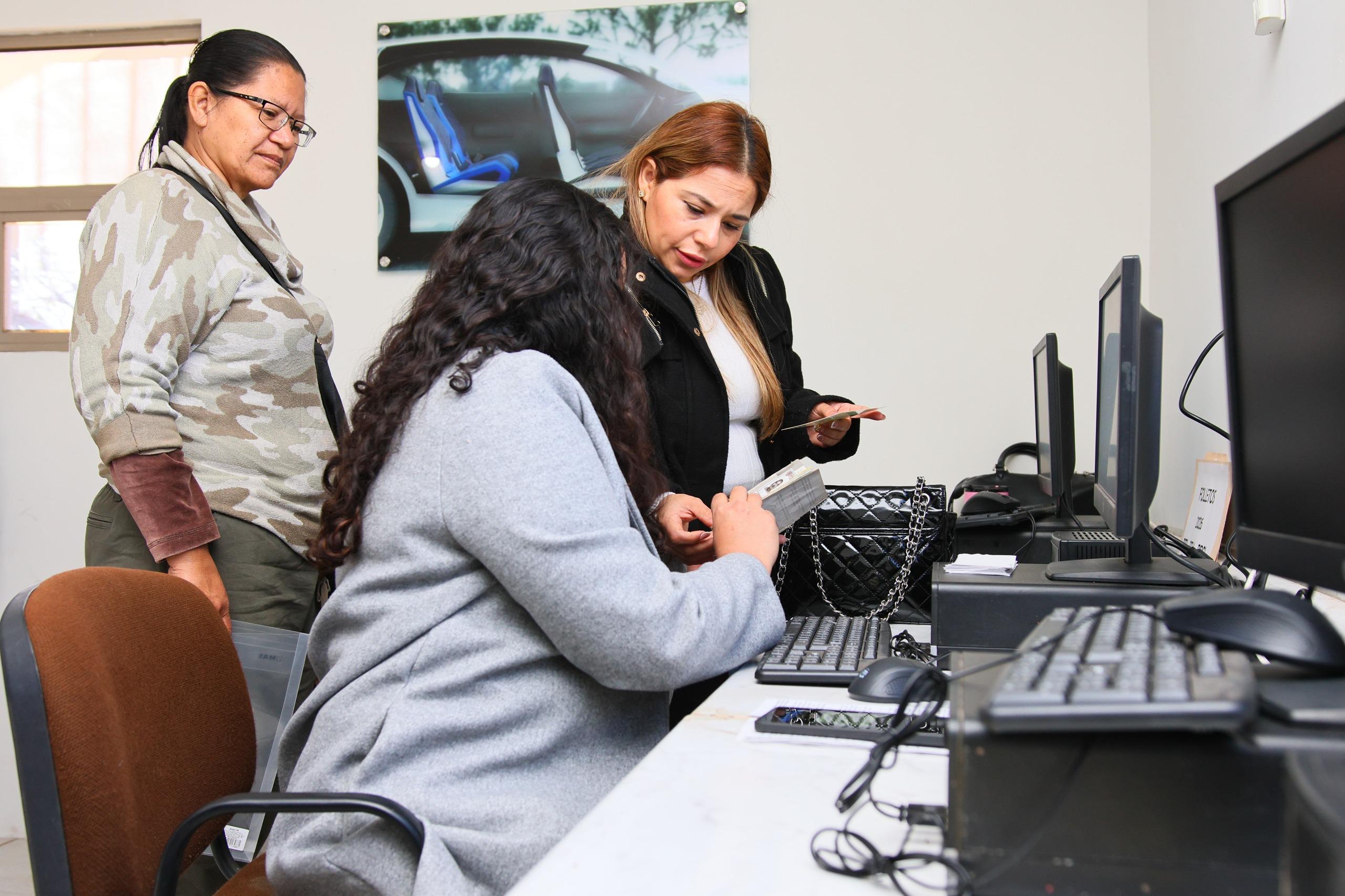 Acercan trámites del IMSS a sabinenses