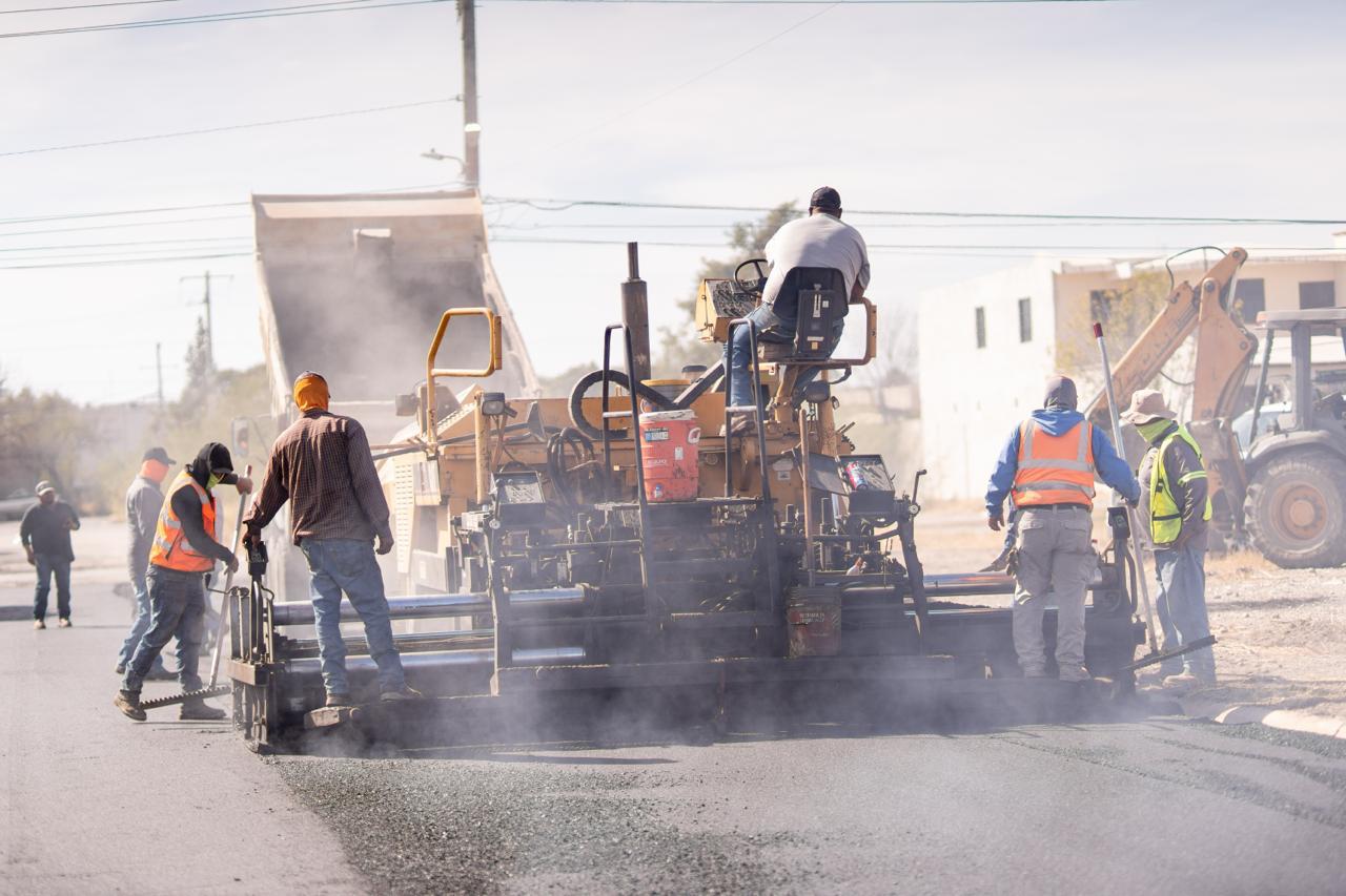 Supervisa Chano Díaz pavimentación de calles
