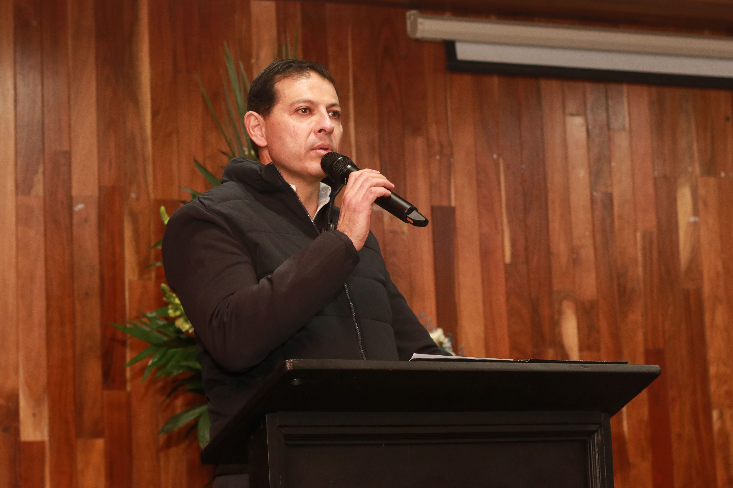 «Trabajen por el bienestar universitario»: Pimentel