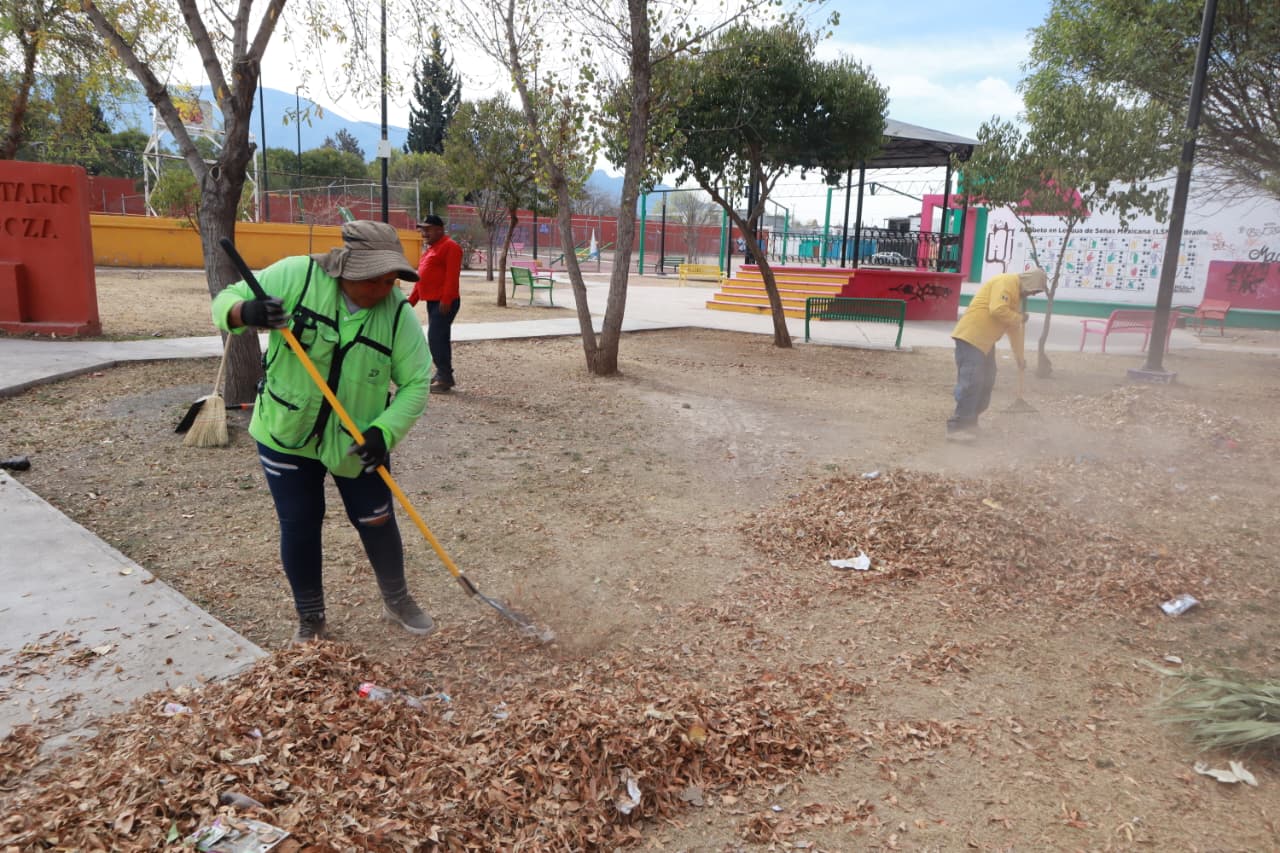 Fortalece Javier Díaz Centros Comunitarios con limpieza y deshierbe