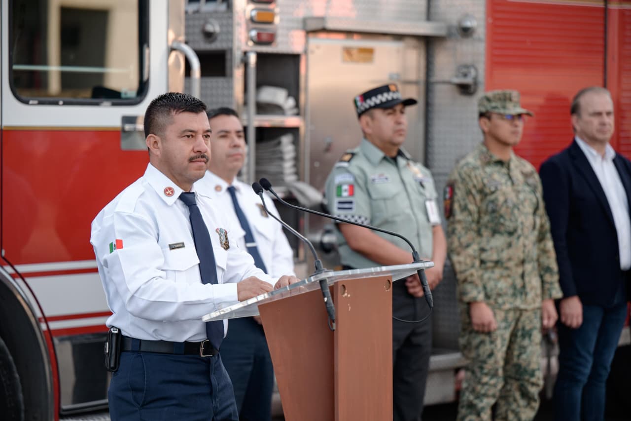 Reconoce Javier Díaz a Bomberos de Saltillo; asiste a pase de lista