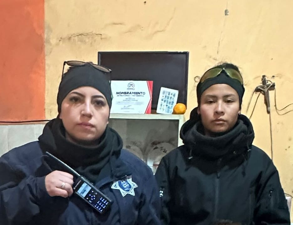 Rescatan Policías municipales a dos adultas mayores