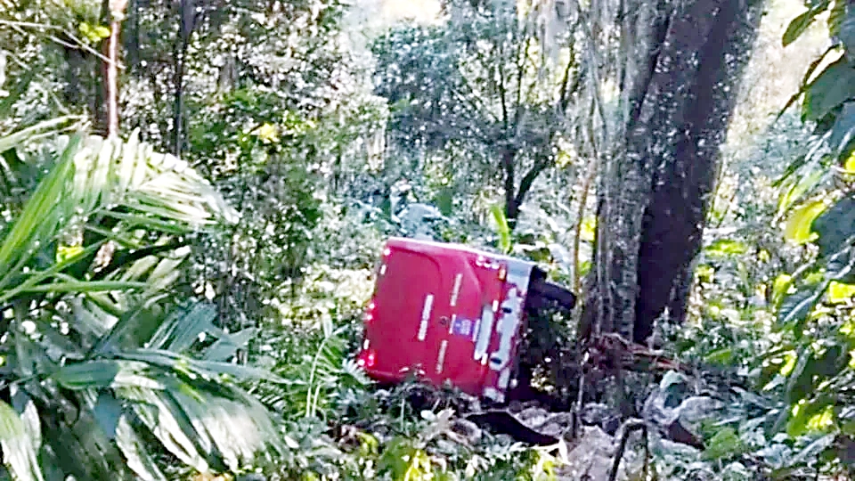 CAÍDA DE AUTOBÚS A BARRANCO EN VERACRUZ DEJA 20 HERIDOS