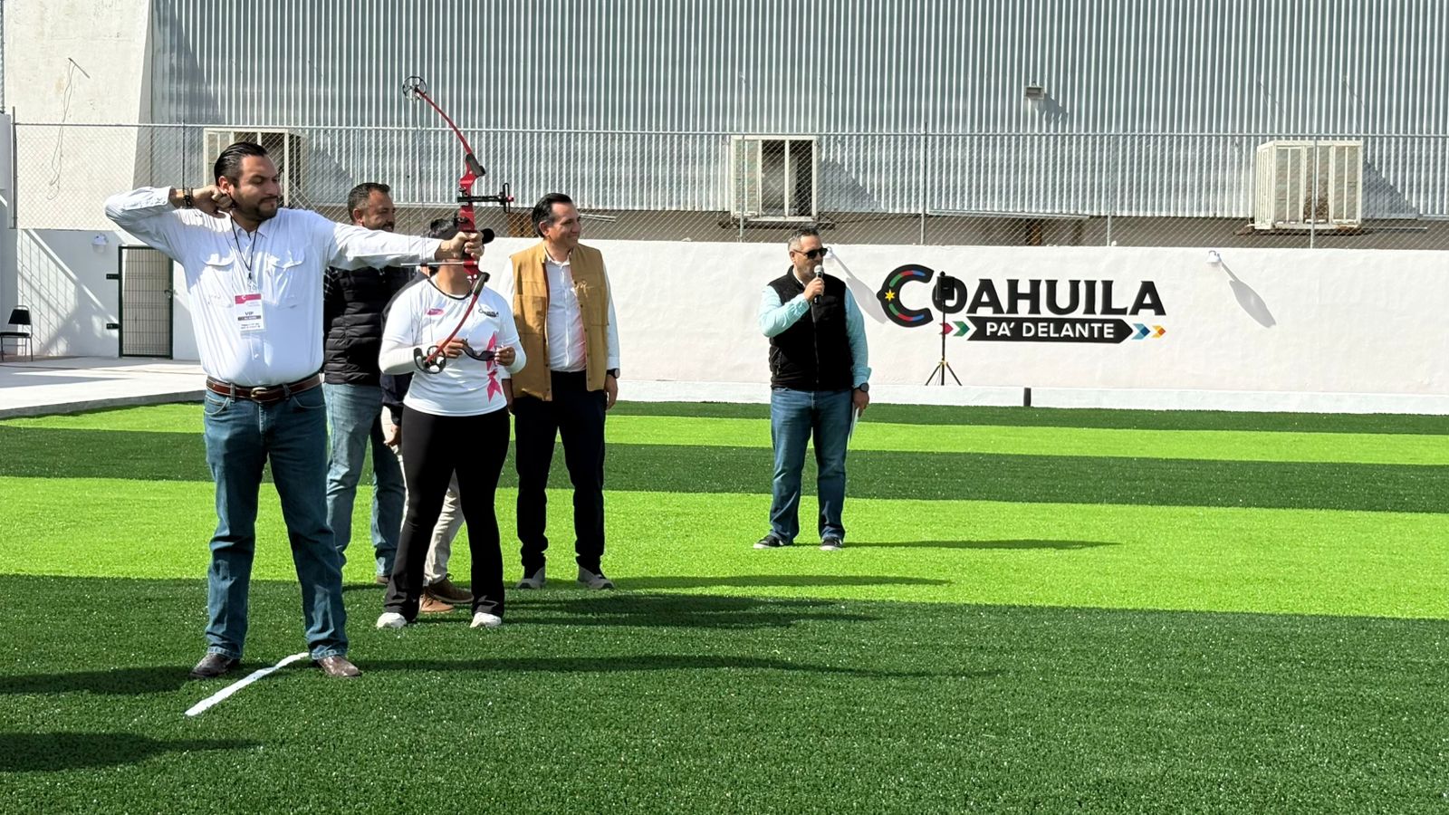 Entrega Carlos Villarreal campo de Tiro con Arco