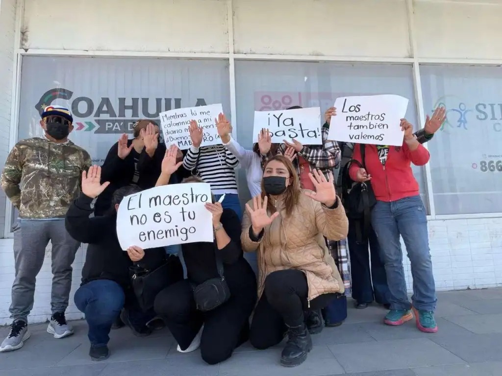 Respaldan maestros a docente de kínder