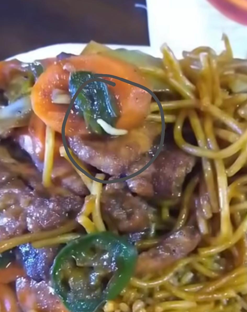 Encuentran gusanos en comida oriental