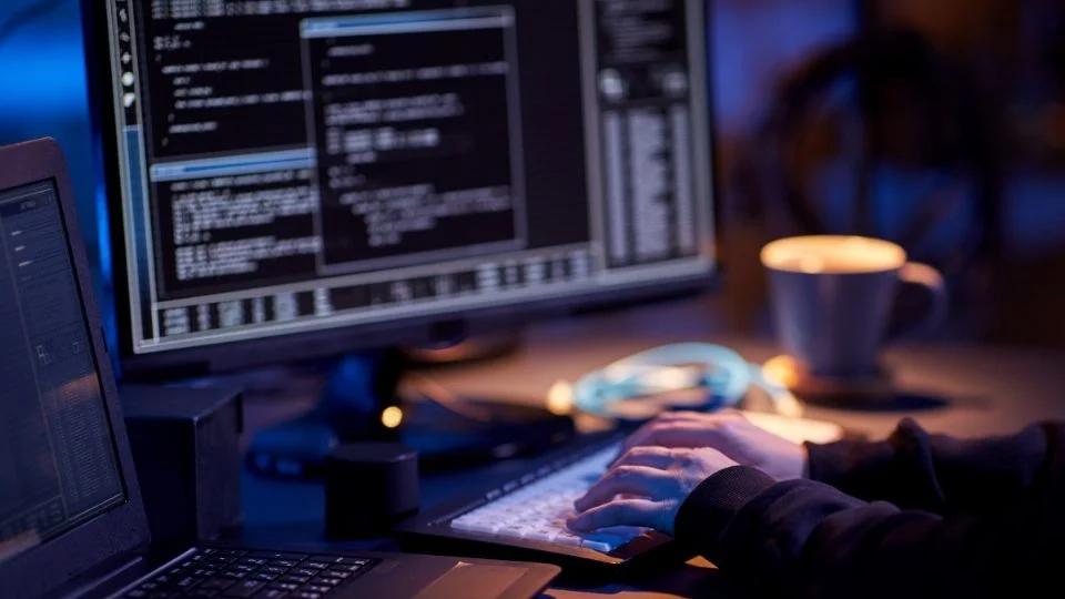 Reportan hackeo masivo de páginas de gobierno federal y de Morena