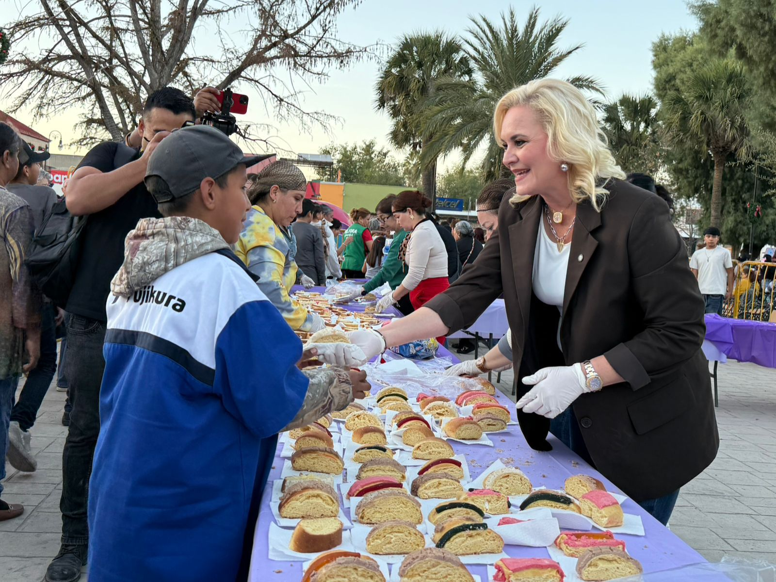 Festeja Laura Jiménez Gutiérrez el Día de Reyes junto a miles de familias muzquenses