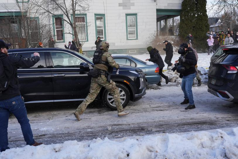 Agente del ICE dispara y m*ta a una mujer durante la represión migratoria en Minneapolis