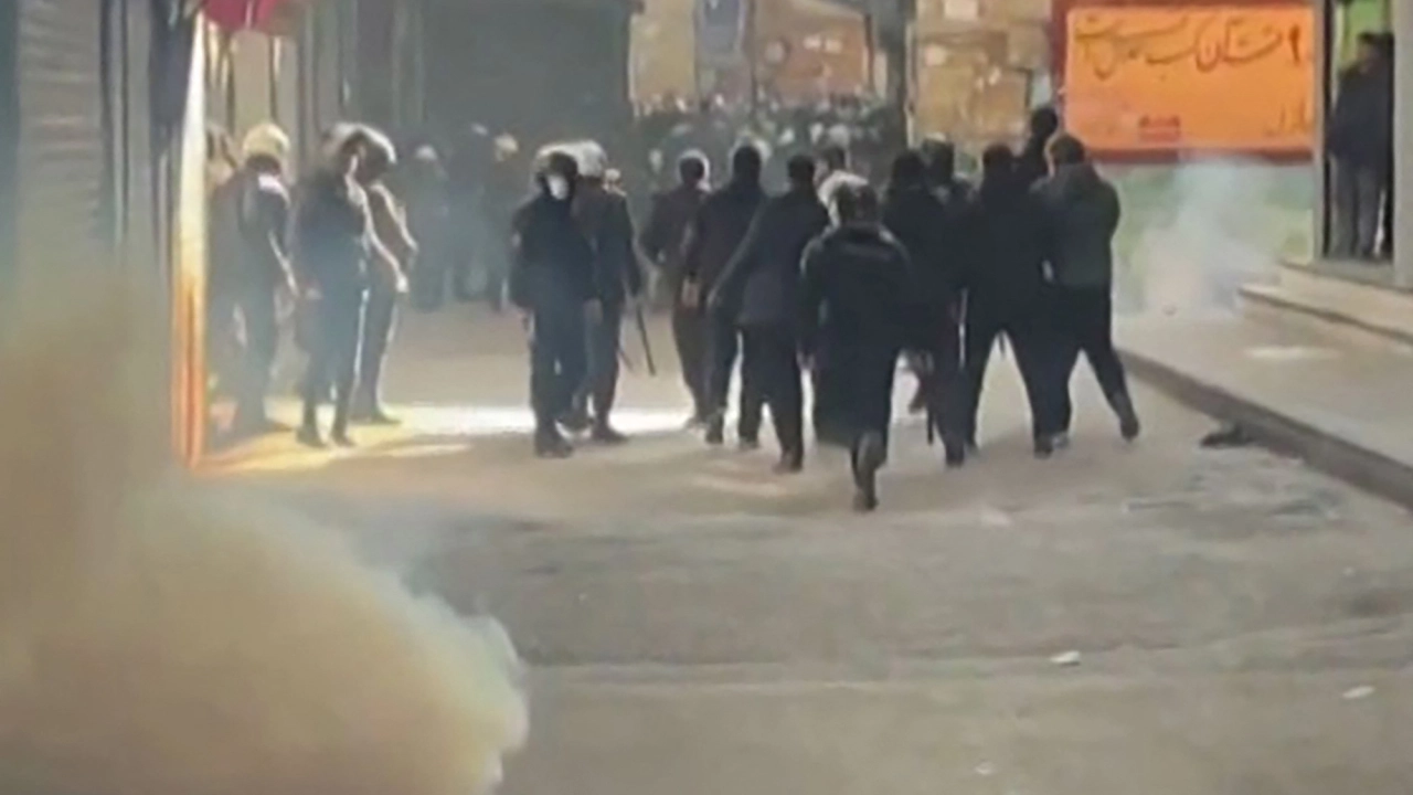 Irán corta el internet tras 12 días de protestas contra el aumento de los precios