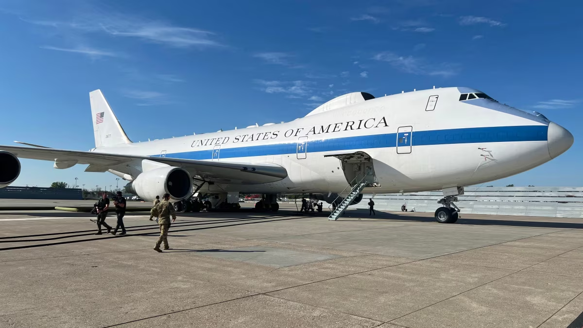 Así es el ‘avión del juicio final’ de Donald Trump que fue visto en Los Ángeles