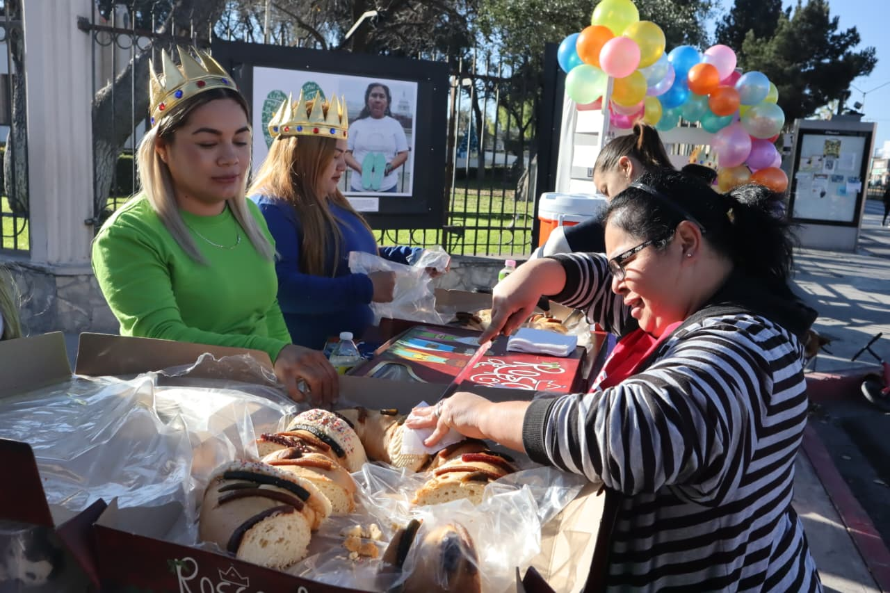 Comparten rosca de Reyes en la Ruta Recreativa