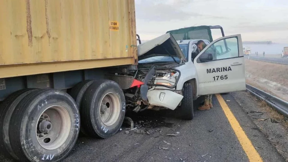 Muere un civil y 10 marinos resultan heridos en carambola sobre la autopista México-Guadalajara