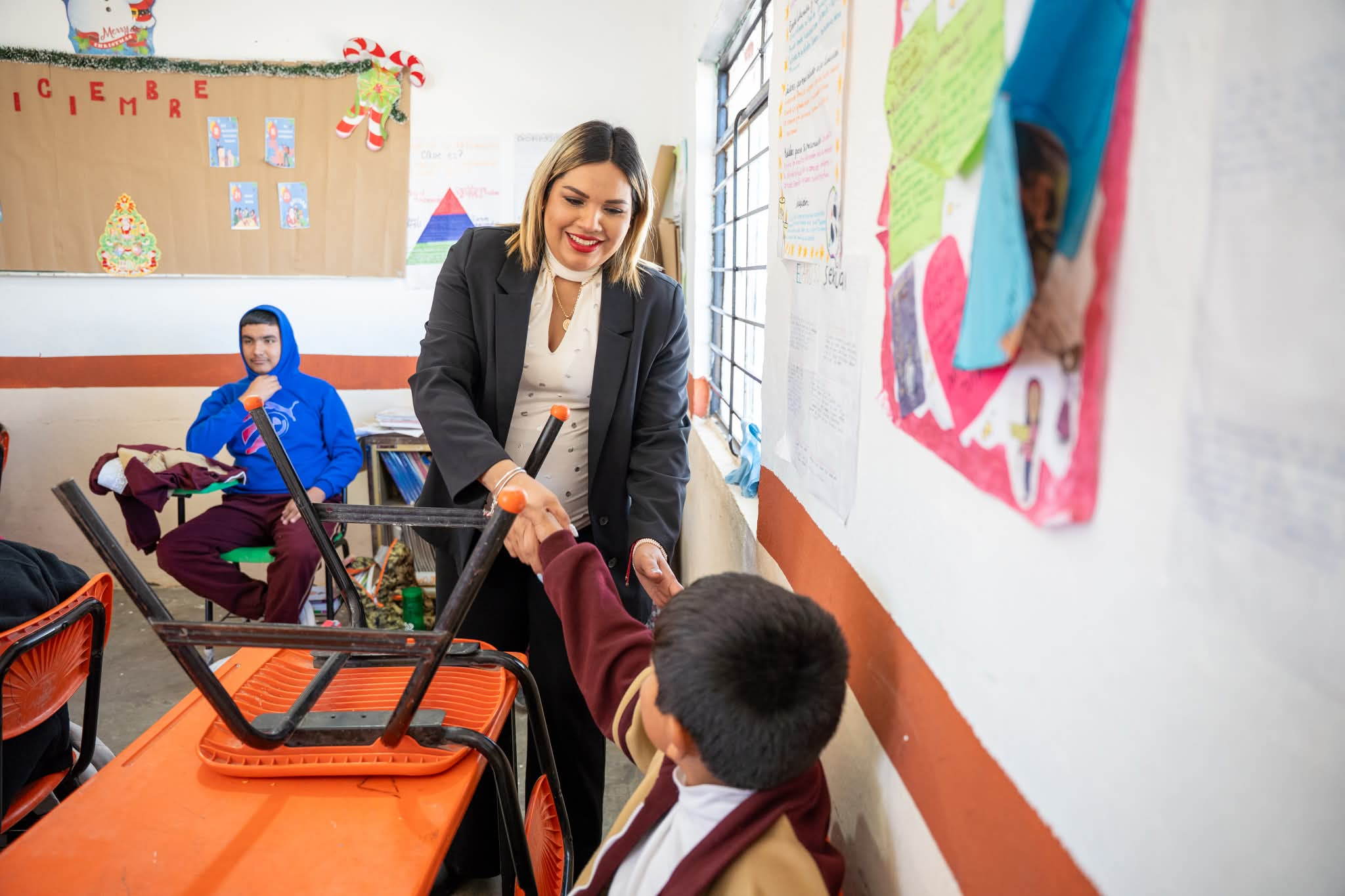 YESICA SIFUENTES SUPERVISA OBRAS Y ATIENDE NECESIDADES EDUCATIVAS EN EL EJIDO LA SOLEDAD