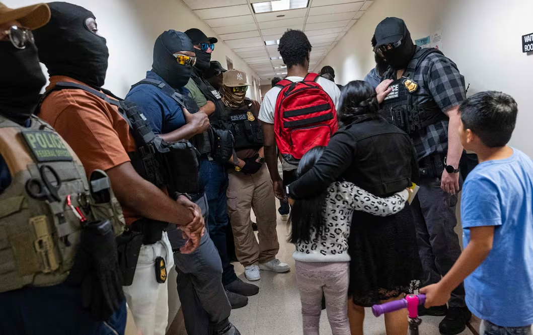 ICE detiene a 4 menores de edad, incluido un niño de cinco años en Minnesota; dice que sólo lo protegió porque su papá lo «abandonó»