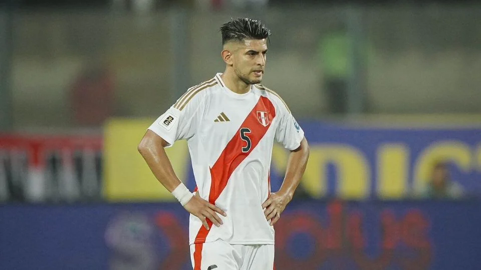 Tres futbolistas peruanos son denunciados por presunto ab*so s*xual; su club los separa, pero aficionados intentan agredirlos