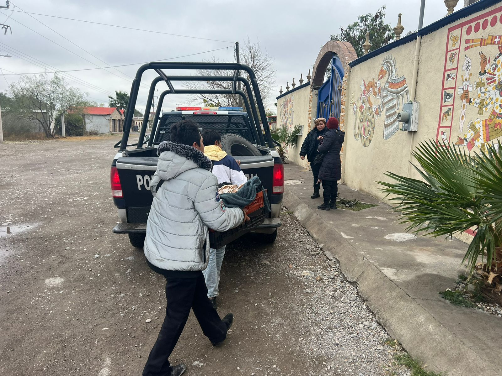 Seguridad Pública de Múzquiz realiza labores de proximidad social ante bajas temperaturas