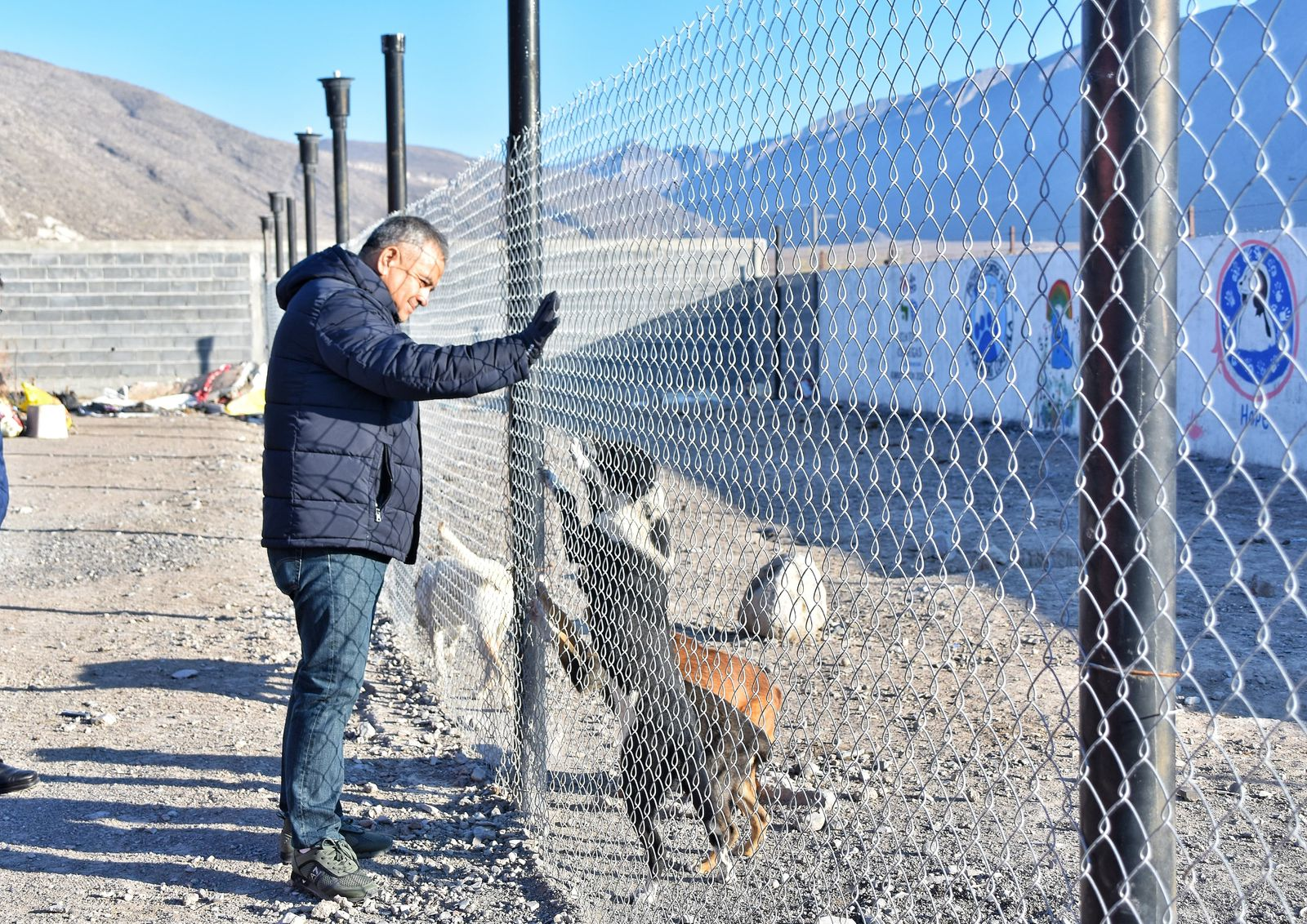 “QUE NADIE ENFRENTE EL FRÍO SOLO”: VÍCTOR LEIJA REFUERZA ACCIONES DE ATENCIÓN INVERNAL