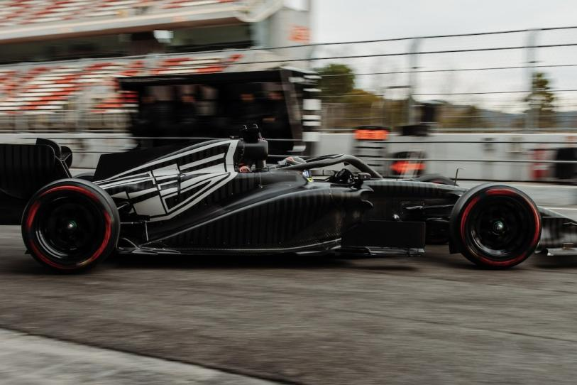 “Checo” Pérez debuta con Cadillac en Barcelona entre problemas y optimismo