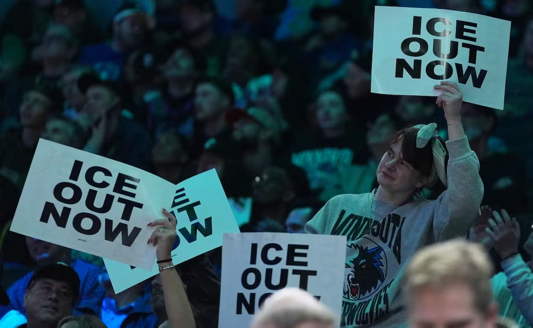 Agentes del ICE abandonan Minneapolis; prosigue la investigación sobre m*erte de Alex Pretti