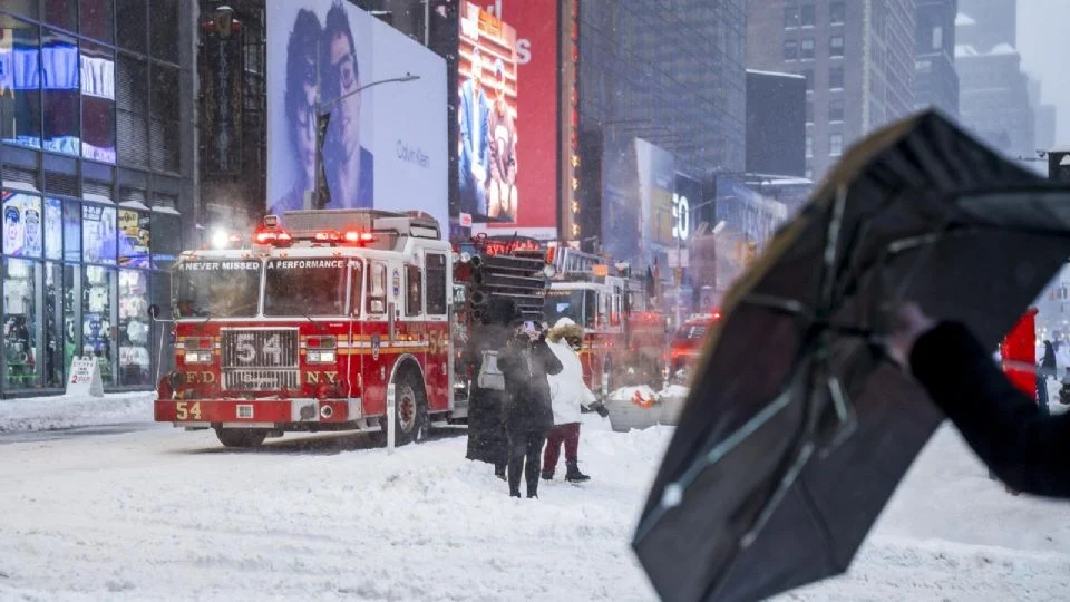 Tormenta invernal en EU: reportan 34 sin vida y 530 mil viviendas sin electricidad