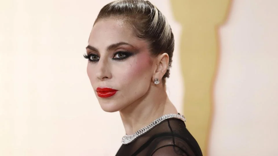 Lady Gaga pausa concierto en Tokio para pronunciarse contra las redadas del ICE
