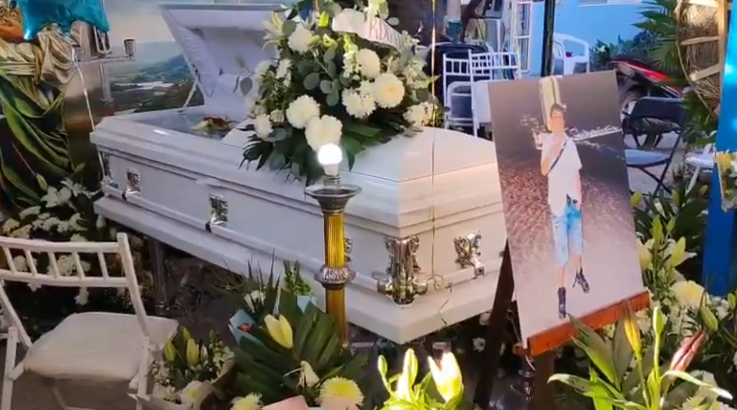 Entre manchas de sangre y comida: Así quedó la cancha de Loma de Flores tras m*sacre en Salamanca