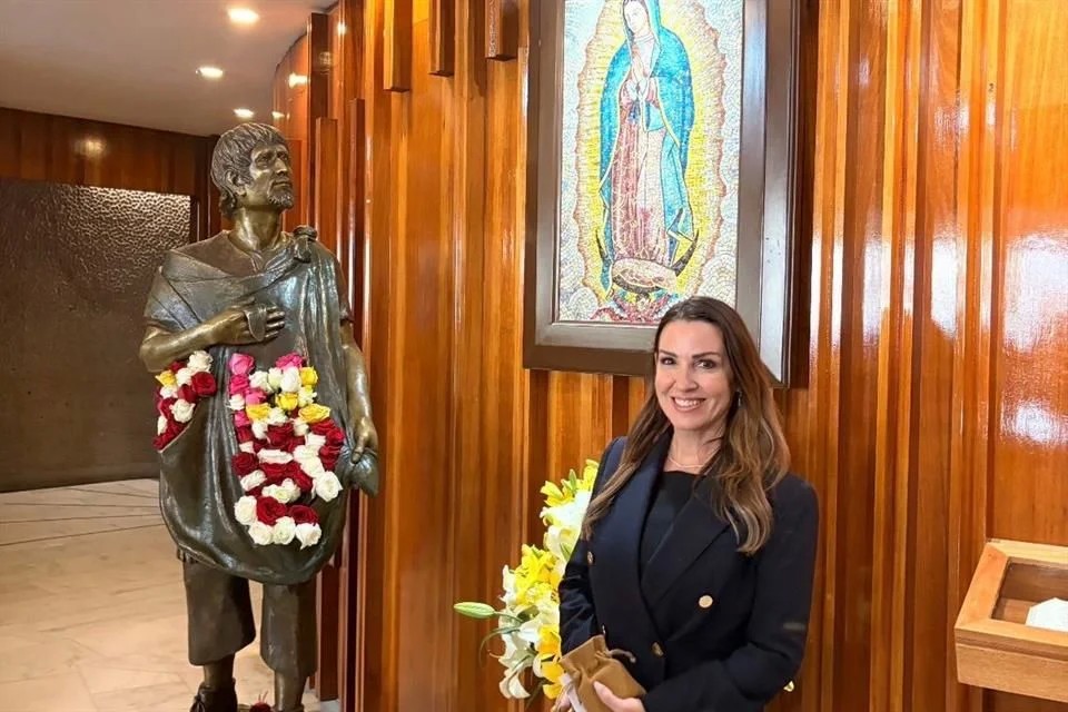 “A Dios rogando y con el mazo dando”