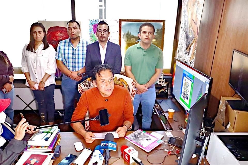 Reta a la SEP y se niega a dejar cargo