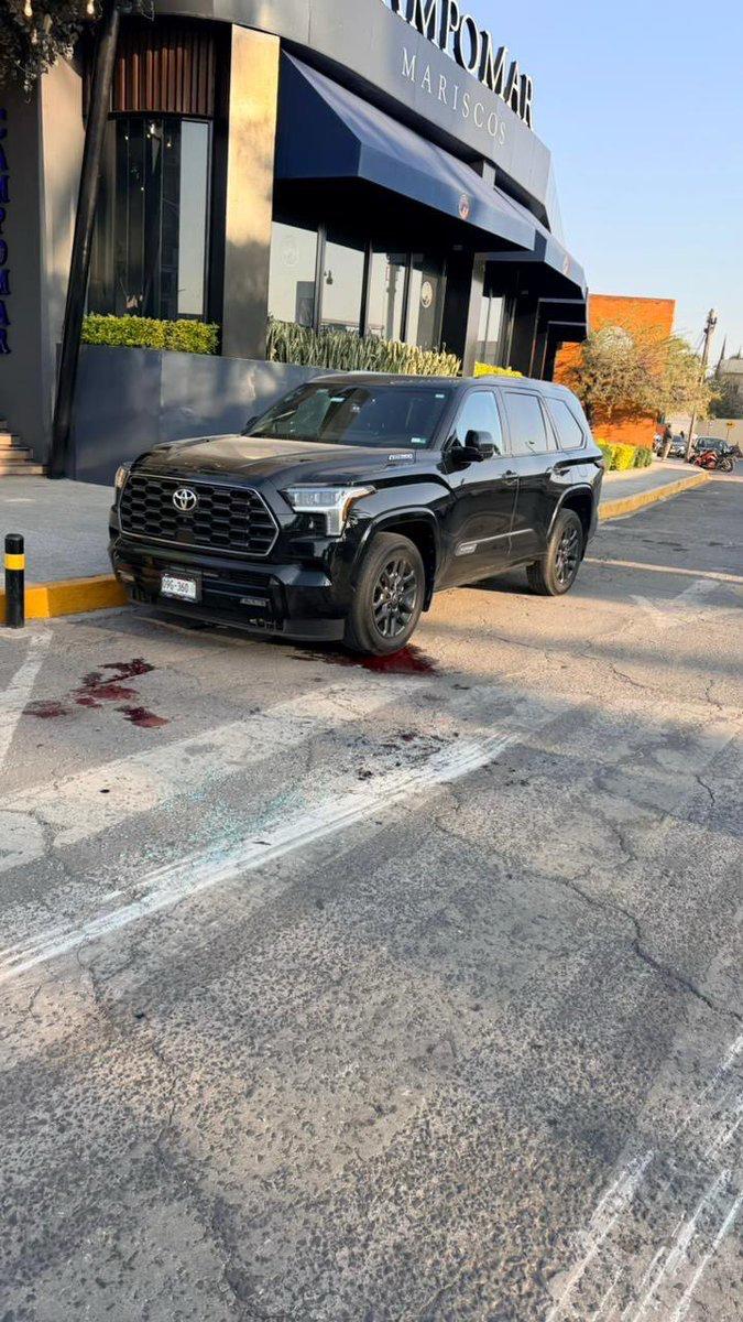 Mueren tres por balacera frente a un bar en Puebla