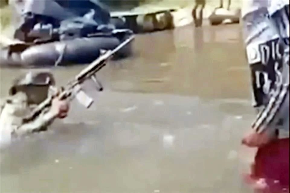 Trafican gasolina; burlan a marinos