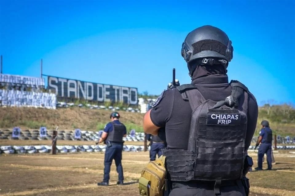 Buscan dar armas de alto poder a policías en estados