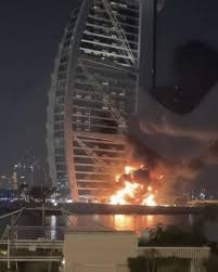 Dron causa incendio en lujoso Burj Al Arab