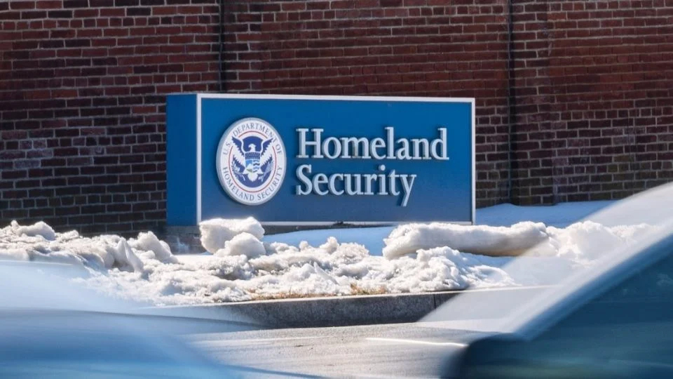Supervisión de agentes migratorios fractura a EU