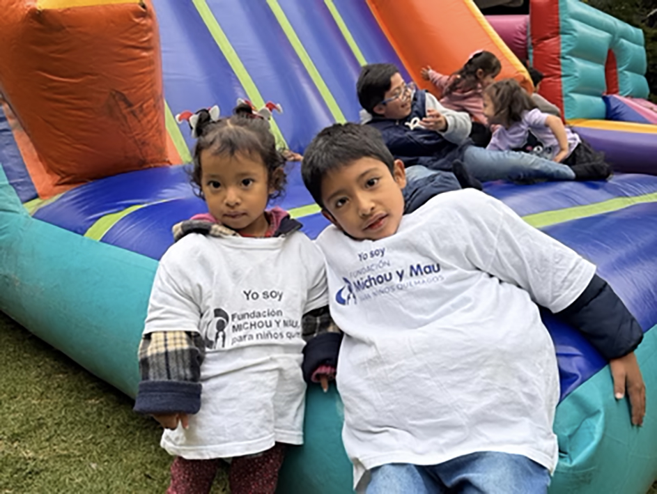Fundación Michou y Mau refuerza apoyo a menores con quemaduras