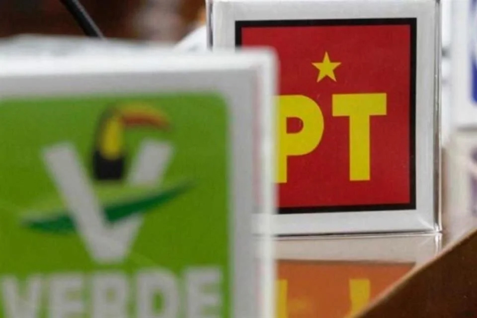 Atoran PVEM y PT reforma electoral