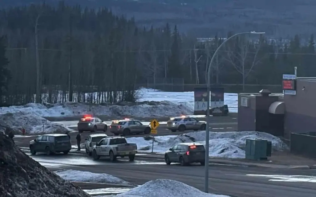 Deja 8 muertos tiroteo en escuela de Canadá