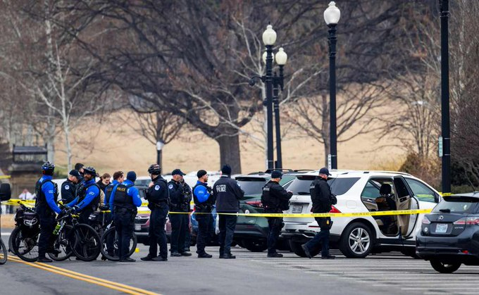 Detienen a un hombre armado en EEUU con una escopeta tras correr hacia el Capitolio