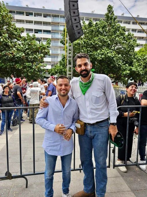 Difunden foto de diputado Attolini con narco-alcalde