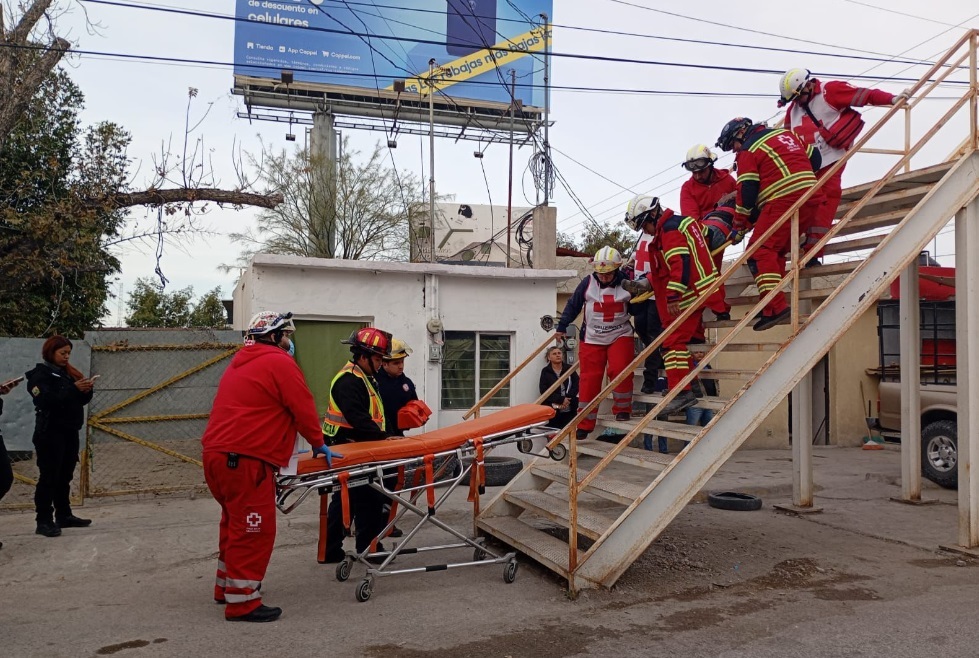 Recibe trabajador descarga eléctrica
