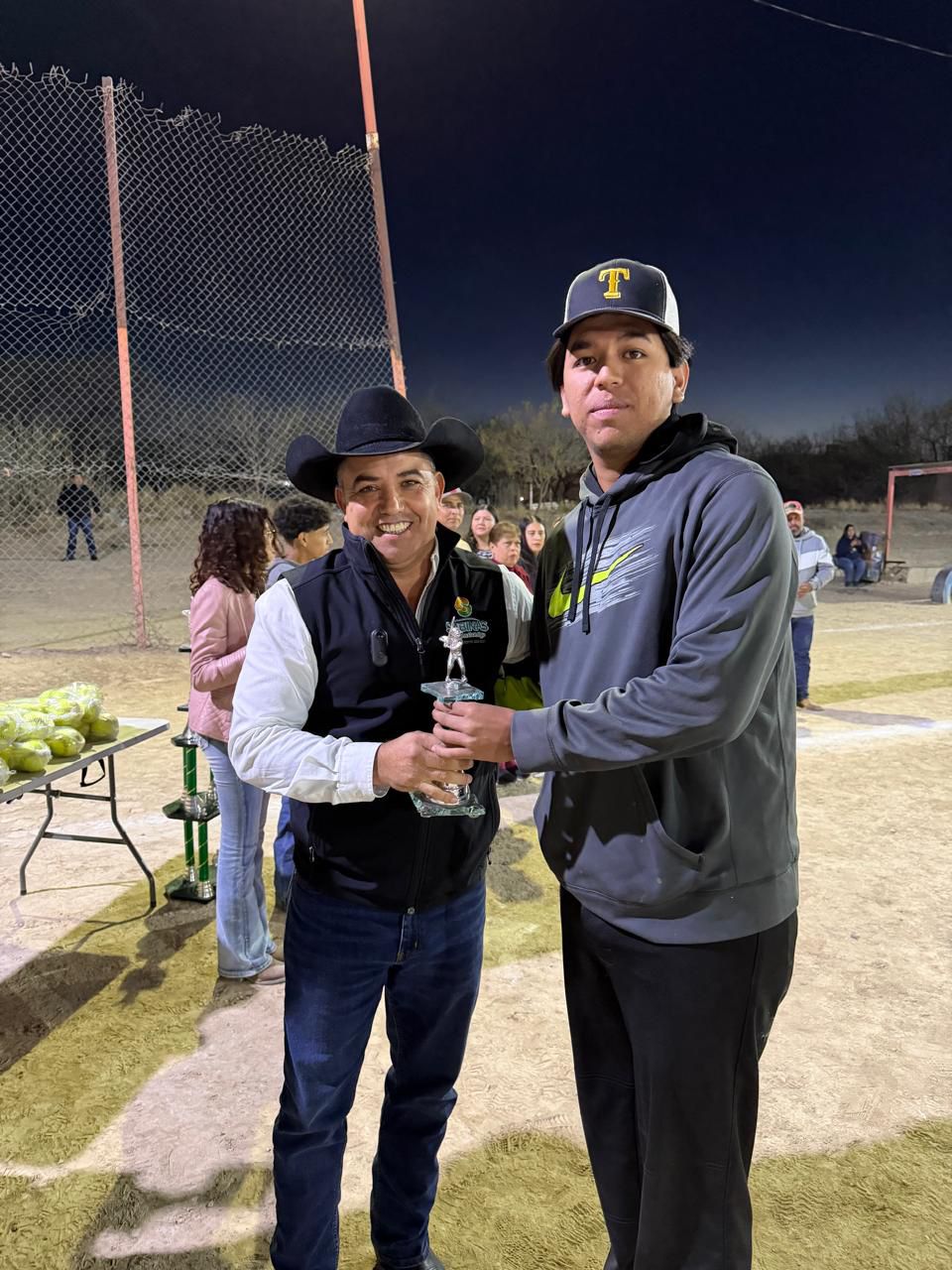 Inaugura Chano Díaz, la Liga Municipal de Softbol