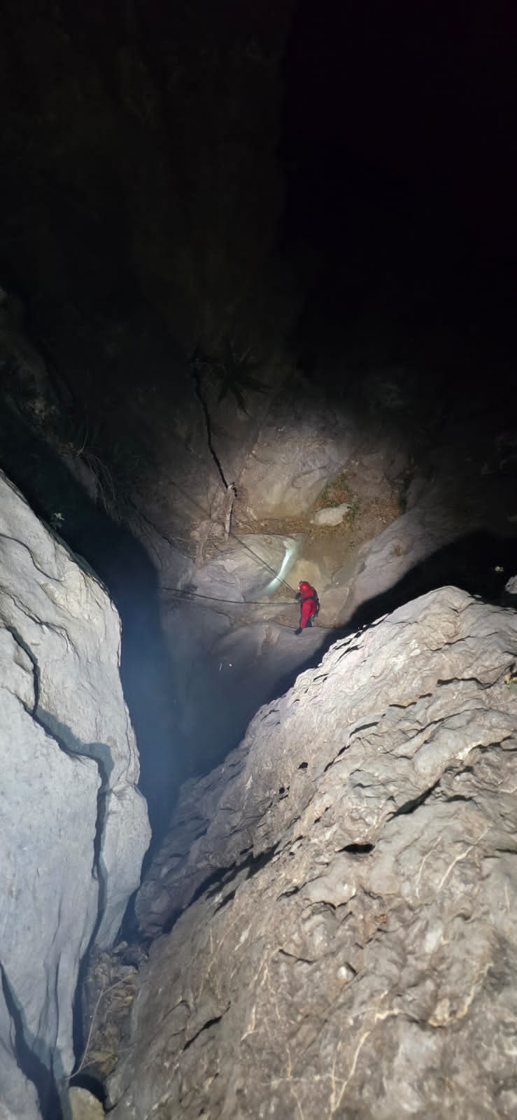 Rescatan bomberos a joven en el Cañón de San Lorenzo