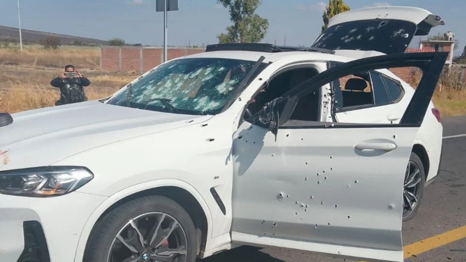 Ab4ten a tres presuntos integrantes del CJNG que realizaban bloqueos carreteros en Michoacán