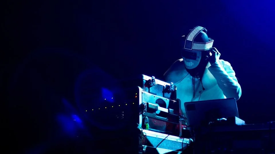 La inteligencia artificial ya está en los Grammys mientras estos tratan de mantenerse humanos