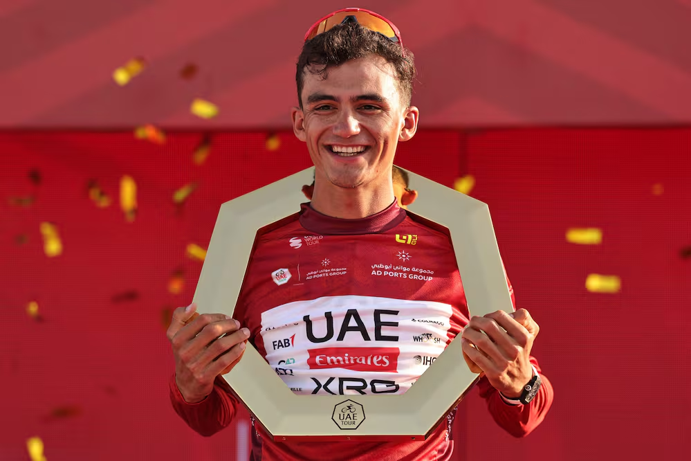 Isaac Del Toro hace historia y gana el Tour de los Emiratos Árabes Unidos