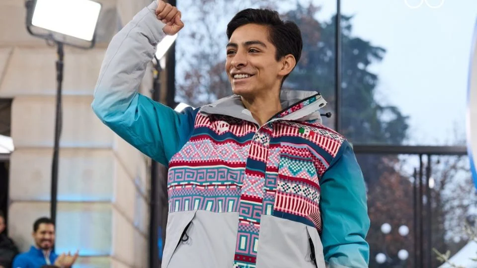 ¡Brilla! Donovan Carrillo desfila con el uniforme oficial de México en la Muestra de Moda de los Juegos Olímpicos de Milano-Cortina 2026