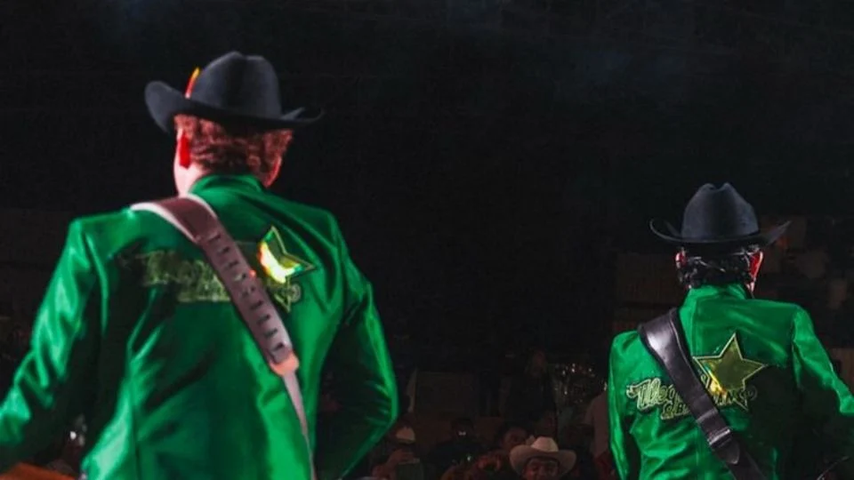 (VIDEO)Pedro Segura organiza fiesta con «Los Alegres del Barranco» y les pide cantar corrido de «El Mencho»